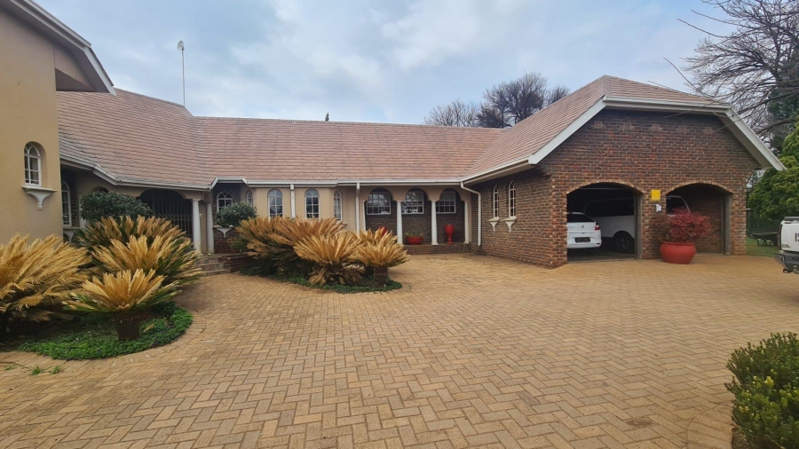 5 Bedroom Property for Sale in Wilgeboom A H North West
